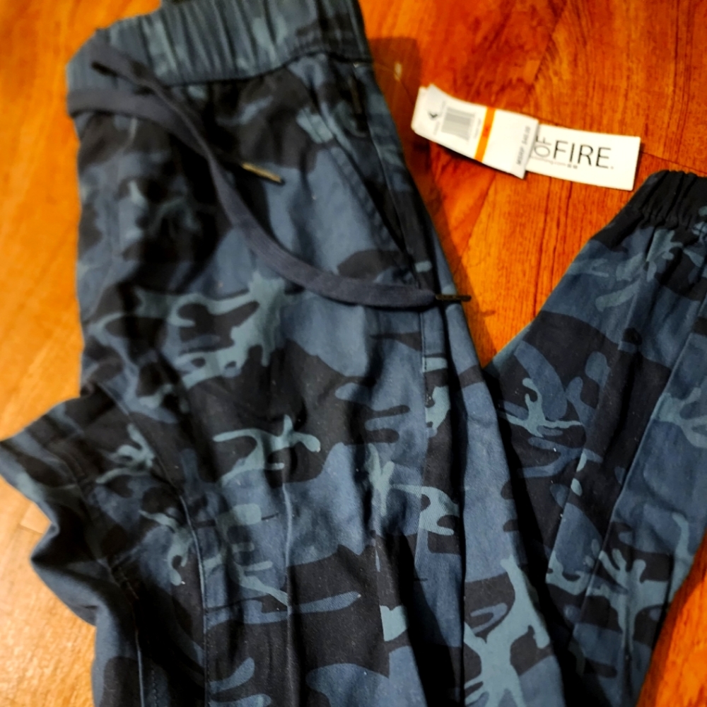Ring of Fire  Joggers Sz youth small